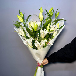 Букет из 5 белых лилий